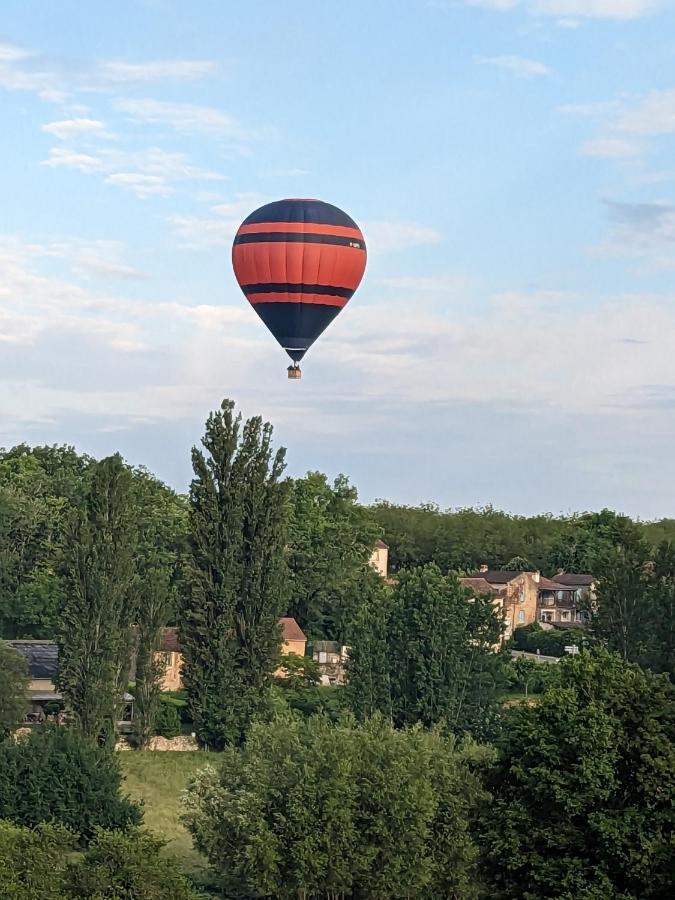 La Grange Symphorine, Chambre D'Hotes De Charme Situee Entre La Vallee De La Dordogne Et La Vallee De La Vezere Meyrals Extérieur photo
