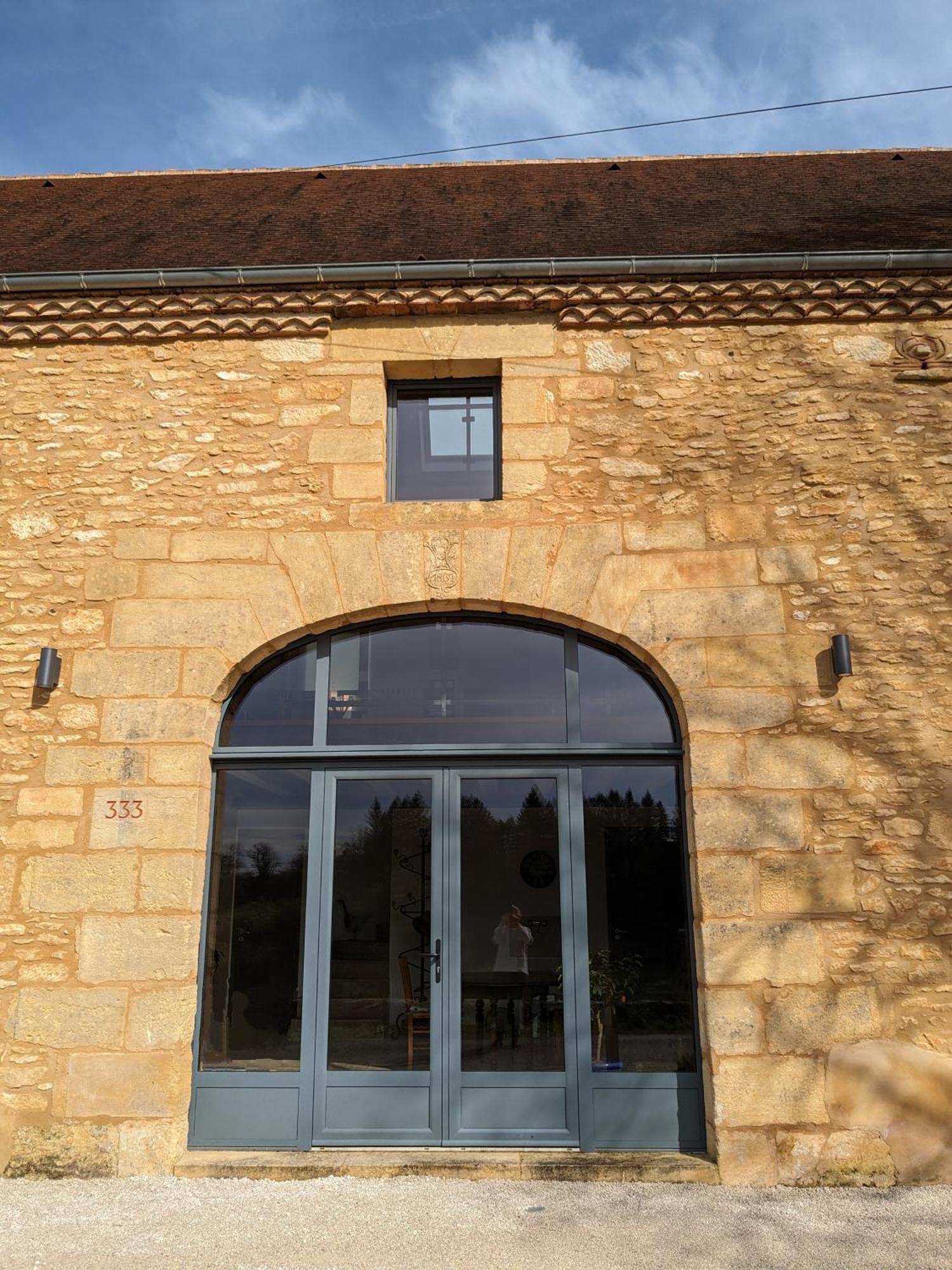 La Grange Symphorine, Chambre D'Hotes De Charme Situee Entre La Vallee De La Dordogne Et La Vallee De La Vezere Meyrals Extérieur photo